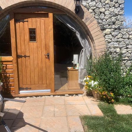 Romantic Escape Luxury Hobbit House With Hot Tub! Sheerness Exterior photo